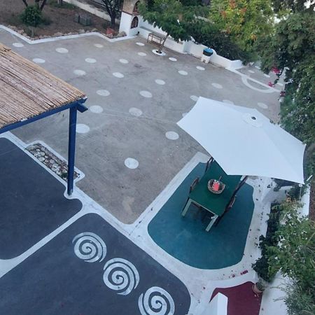 Livadi Ο Μπαξεσアパートメント エクステリア 写真