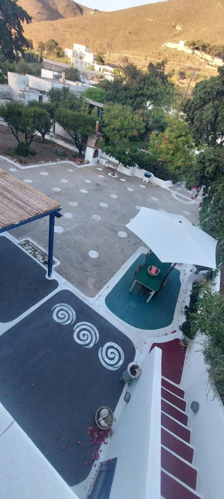 Livadi Ο Μπαξεσアパートメント エクステリア 写真